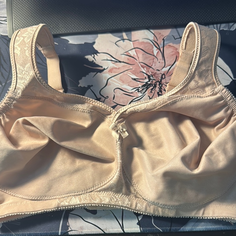 Cream Women's Bra 36DD #110